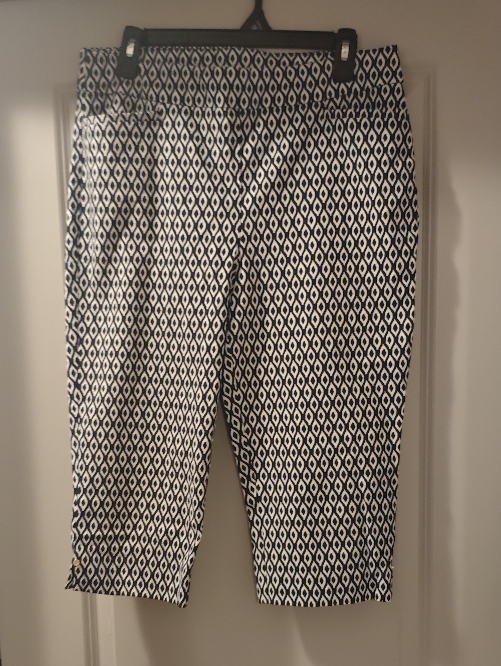 Chico's Navy and White Geometric Print Capri Pants